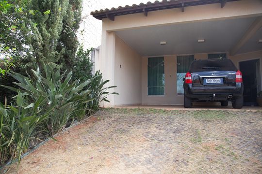 Garagem de casa de condomínio à venda com 4 quartos, 202m² em Alphaville Araguaia, Goiânia