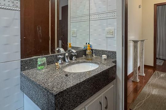 Casa à venda com 3 quartos, 240m² em São Paulo, Belo Horizonte