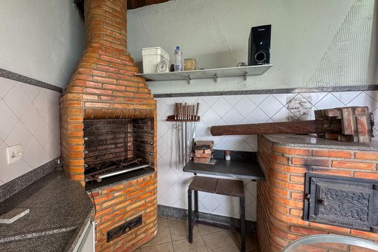 Casa à venda com 3 quartos, 240m² em São Paulo, Belo Horizonte