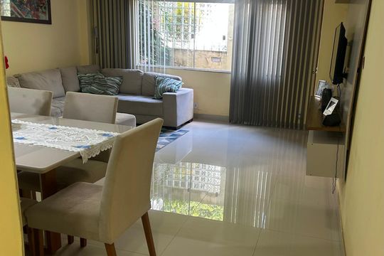 Sala de casa de condomínio à venda com 3 quartos, 120m² em Taquara, Rio de Janeiro