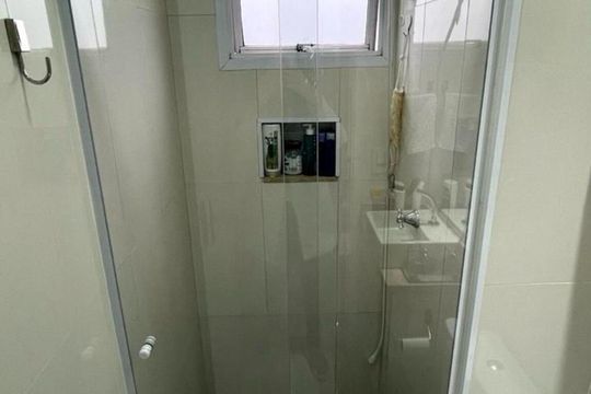 Banheiro de apartamento à venda com 2 quartos, 50m² em Vila Monte Santo, São Paulo