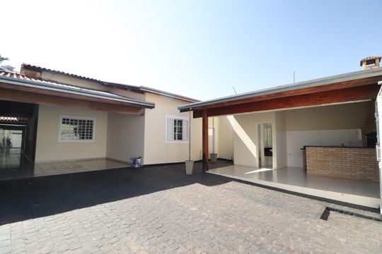 Varanda de casa para alugar com 3 quartos, 187m² em Jardim Patricia, Uberlândia