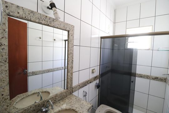Banheiro do Quarto 3 de casa para alugar com 3 quartos, 187m² em Jardim Patricia, Uberlândia