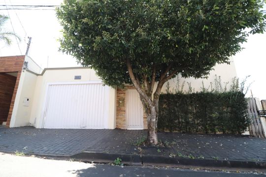 Fachada de casa para alugar com 3 quartos, 187m² em Jardim Patricia, Uberlândia