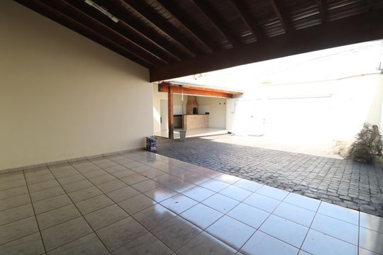Garagem de casa para alugar com 3 quartos, 187m² em Jardim Patricia, Uberlândia