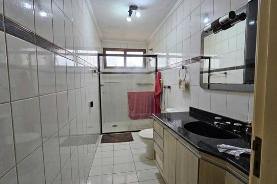 Banheiro de apartamento para alugar com 3 quartos, 170m² em Jardim das Nações, Taubaté