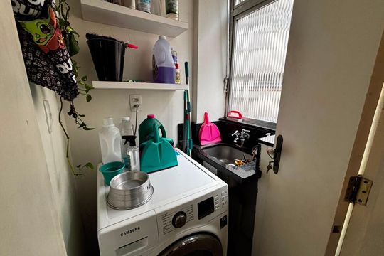 Área de serviço de apartamento para alugar com 2 quartos, 47m² em Menino Deus, Porto Alegre