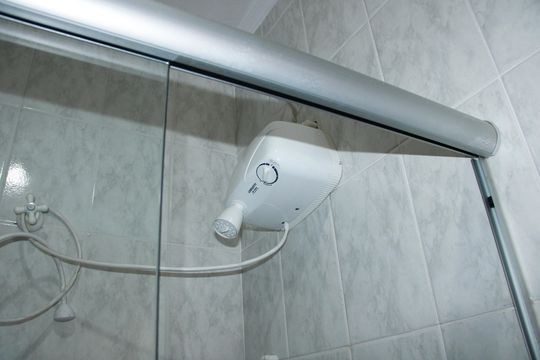 Banheiro da Área externa de casa de condomínio à venda com 5 quartos, 468m² em Condomínio Estância Marambaia, Vinhedo