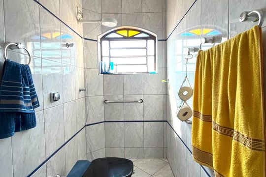Banheiro de casa para alugar com 3 quartos, 90m² em Jardim dos Oliveiras, Campinas
