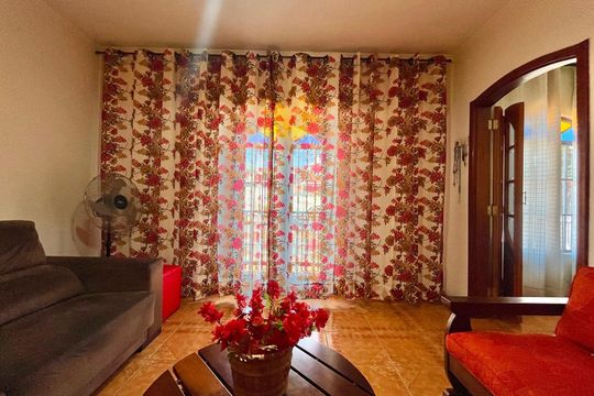 Sala 1 de casa para alugar com 3 quartos, 90m² em Jardim dos Oliveiras, Campinas