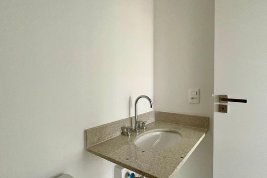 Banheiro de apartamento à venda com 2 quartos, 56m² em Vila Anglo Brasileira, São Paulo