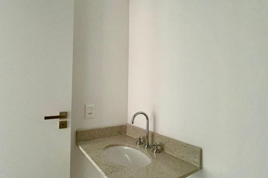 Banheiro de apartamento à venda com 2 quartos, 56m² em Vila Anglo Brasileira, São Paulo
