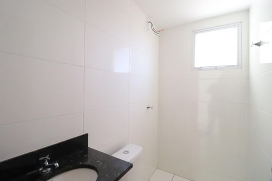 Banheiro Social de apartamento para alugar com 2 quartos, 52m² em Jardim Brasília, Uberlândia