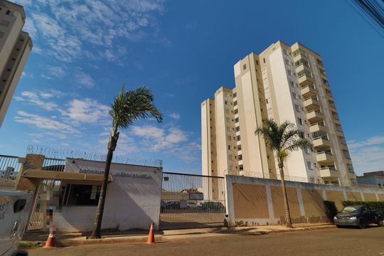 Fachada de apartamento para alugar com 2 quartos, 52m² em Jardim Brasília, Uberlândia