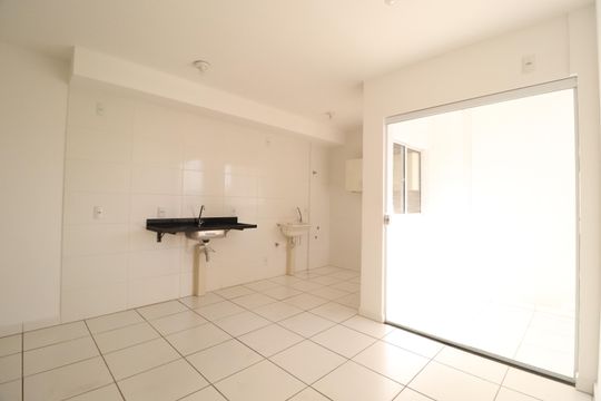 Cozinha de apartamento para alugar com 2 quartos, 52m² em Jardim Brasília, Uberlândia