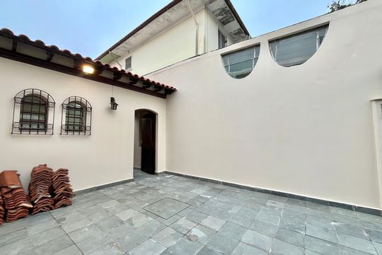 Garagem de casa à venda com 2 quartos, 134m² em Mirandópolis, São Paulo
