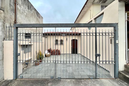 Fachada de casa à venda com 2 quartos, 134m² em Mirandópolis, São Paulo