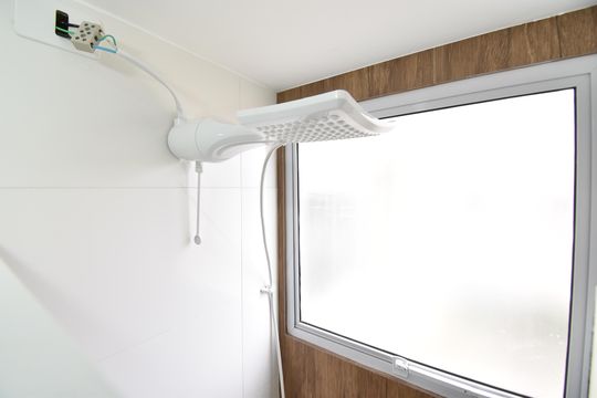 Banheiro de apartamento à venda com 2 quartos, 38m² em Santa Cândida, Curitiba
