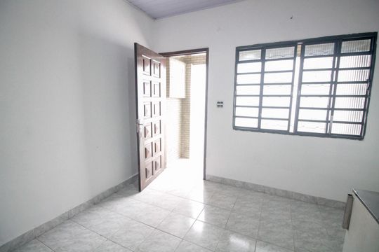 Casa para alugar com 3 quartos, 280m² em Parque Pinheiros, Taboão da Serra