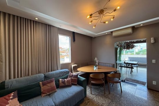 Apartamento à venda com 3 quartos, 150m² em Carlos Prates, Belo Horizonte