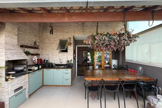 Área externa de apartamento à venda com 3 quartos, 150m² em Carlos Prates, Belo Horizonte