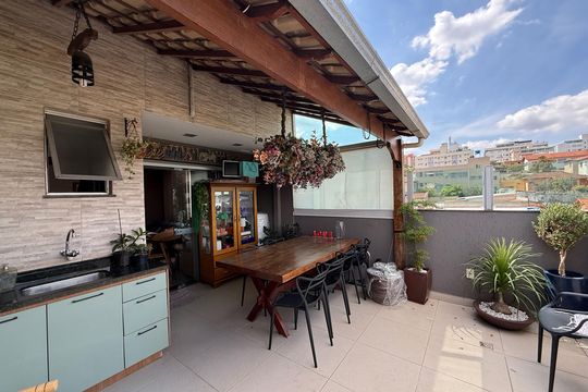 Área externa de apartamento à venda com 3 quartos, 150m² em Carlos Prates, Belo Horizonte