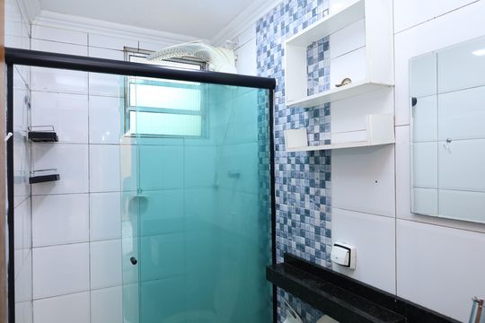 Banheiro de casa para alugar com 1 quarto, 50m² em Parque Paineiras, São Paulo