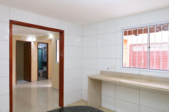 Cozinha de casa para alugar com 1 quarto, 50m² em Parque Paineiras, São Paulo