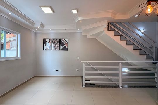 Sala de casa para alugar com 2 quartos, 92m² em Jardim Marek, Santo André