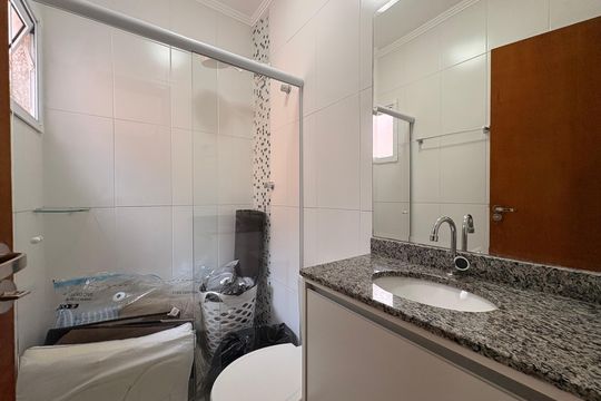 Banheiro da Suíte 2 de casa para alugar com 2 quartos, 92m² em Jardim Marek, Santo André