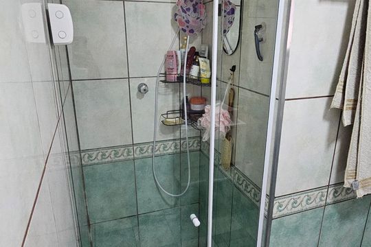 Banheiro de apartamento à venda com 3 quartos, 68m² em Vila Osasco, Osasco