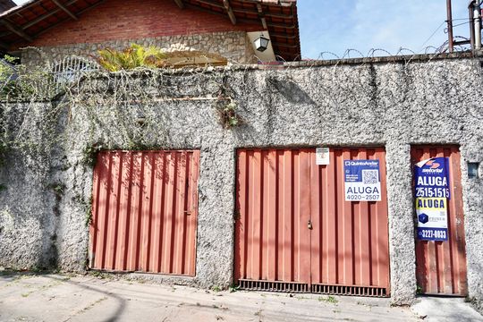Fachada de casa para alugar com 1 quarto, 80m² em Santa Efigênia, Belo Horizonte