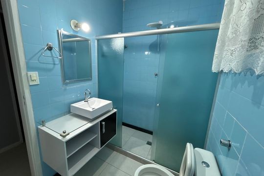 Banheiro de apartamento para alugar com 3 quartos, 95m² em Centro, Petrópolis