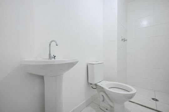 Banheiro de apartamento para alugar com 2 quartos, 48m² em Vila Prel, São Paulo