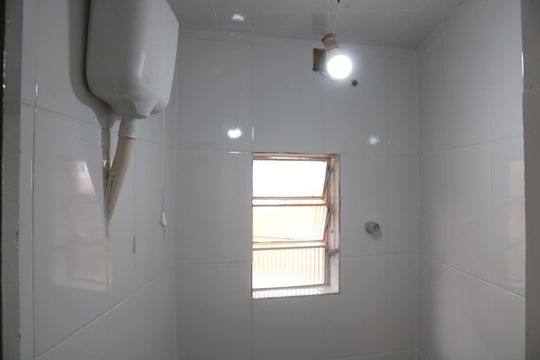 Banheiro de casa para alugar com 1 quarto, 30m² em Vila Leopoldina, São Paulo