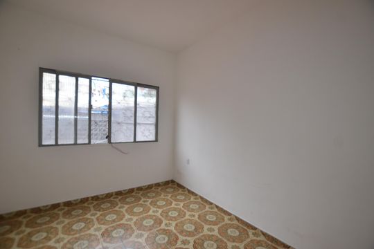 Quarto 1 de casa para alugar com 2 quartos, 55m² em Bento Ribeiro, Rio de Janeiro