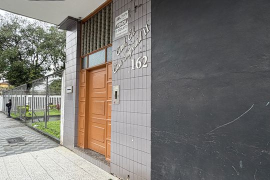 Fachada de apartamento para alugar com 2 quartos, 54m² em Paquetá, Santos