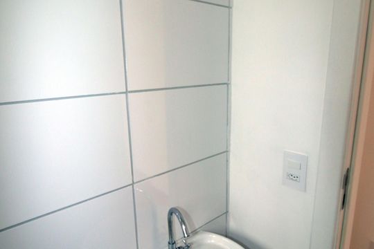Banheiro de apartamento para alugar com 2 quartos, 43m² em Irajá, Rio de Janeiro