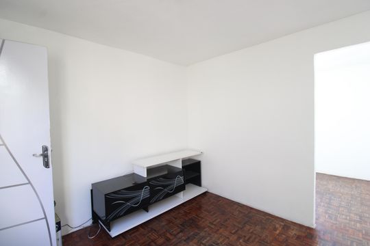 Sala de apartamento para alugar com 2 quartos, 38m² em Taquara, Rio de Janeiro