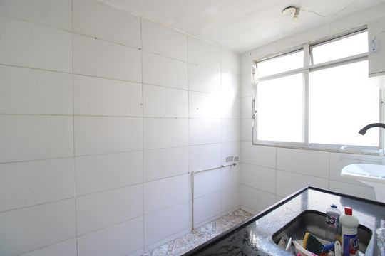 Cozinha de apartamento para alugar com 2 quartos, 38m² em Taquara, Rio de Janeiro