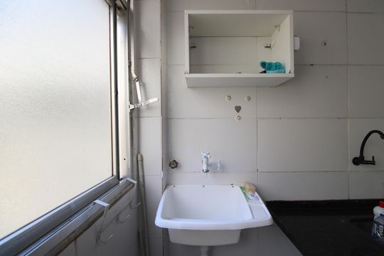 Área de serviço de apartamento para alugar com 2 quartos, 38m² em Taquara, Rio de Janeiro