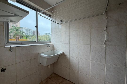 Área de serviço de apartamento para alugar com 2 quartos, 75m² em Ahú, Curitiba