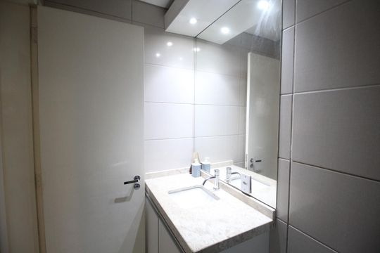 Banheiro de apartamento para alugar com 1 quarto, 45m² em Vila Jardim, Porto Alegre