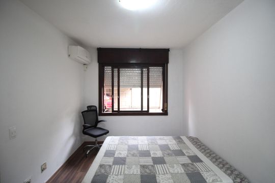 Quarto 1 de apartamento para alugar com 1 quarto, 45m² em Vila Jardim, Porto Alegre