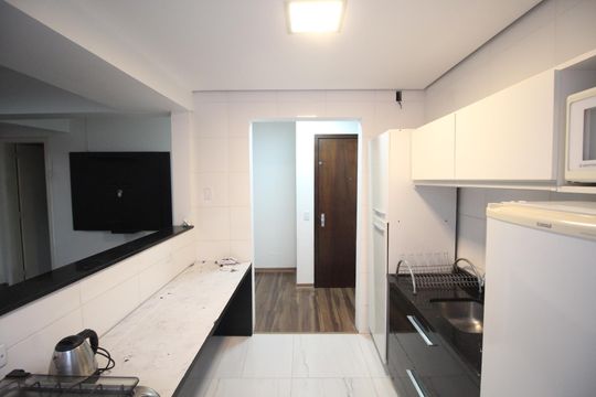 Cozinha de apartamento para alugar com 1 quarto, 45m² em Vila Jardim, Porto Alegre