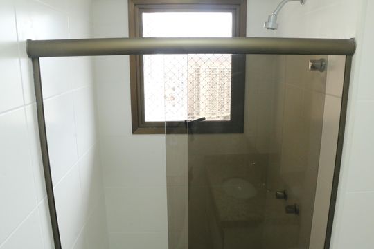 Banheiro de apartamento para alugar com 2 quartos, 90m² em Palmeiras, Nova Iguaçu