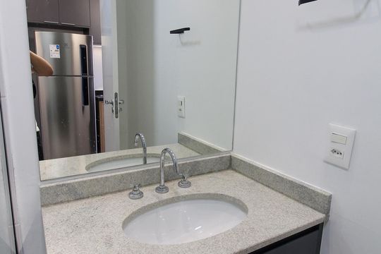 Banheiro de apartamento para alugar com 1 quarto, 28m² em Butantã, São Paulo