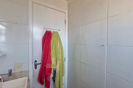 Banheiro de apartamento à venda com 2 quartos, 45m² em Cidade Parque Brasilia, Guarulhos