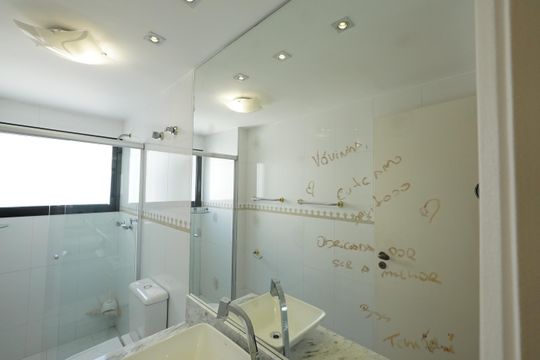 Banheiro de apartamento à venda com 2 quartos, 110m² em Vila Monumento, São Paulo