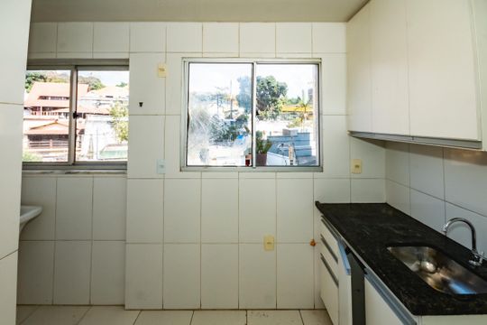 Cozinha de apartamento para alugar com 2 quartos, 60m² em Santa Rosa, Belo Horizonte